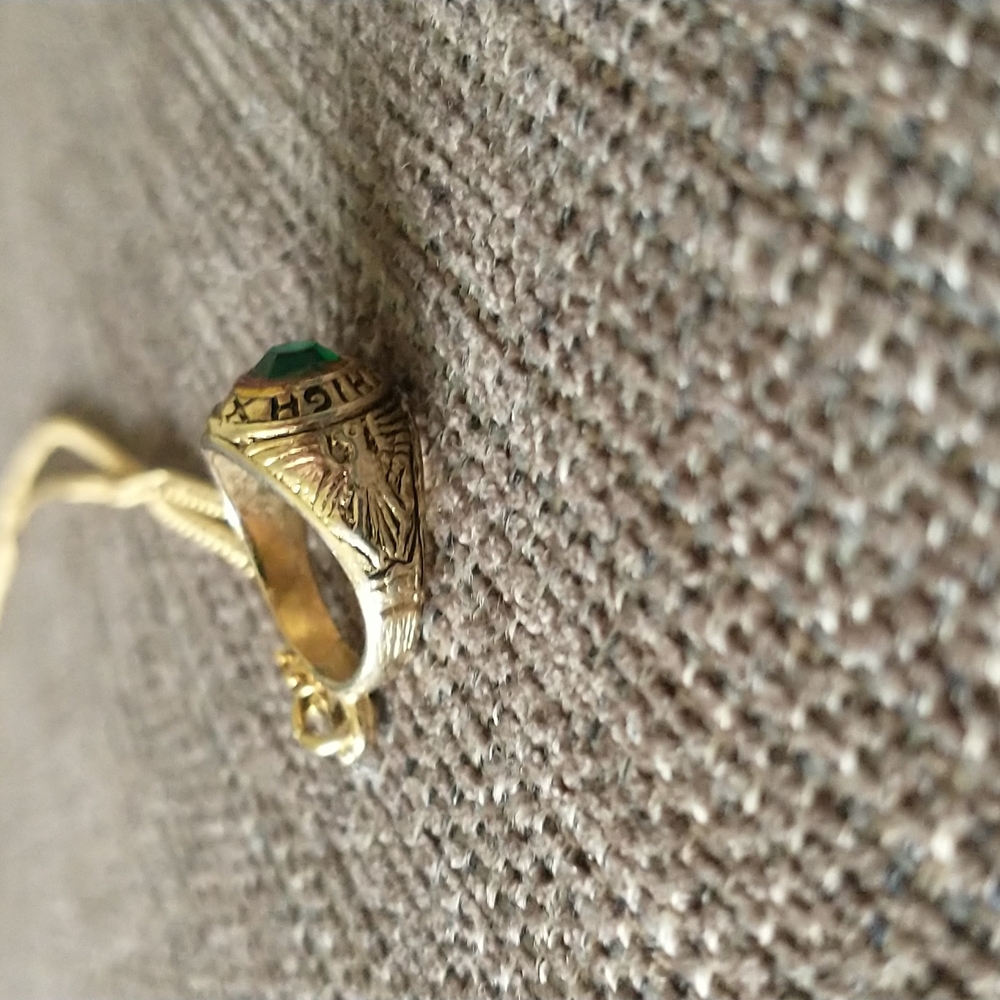 Vintage Class Ring Necklace - Picture 6 of 9